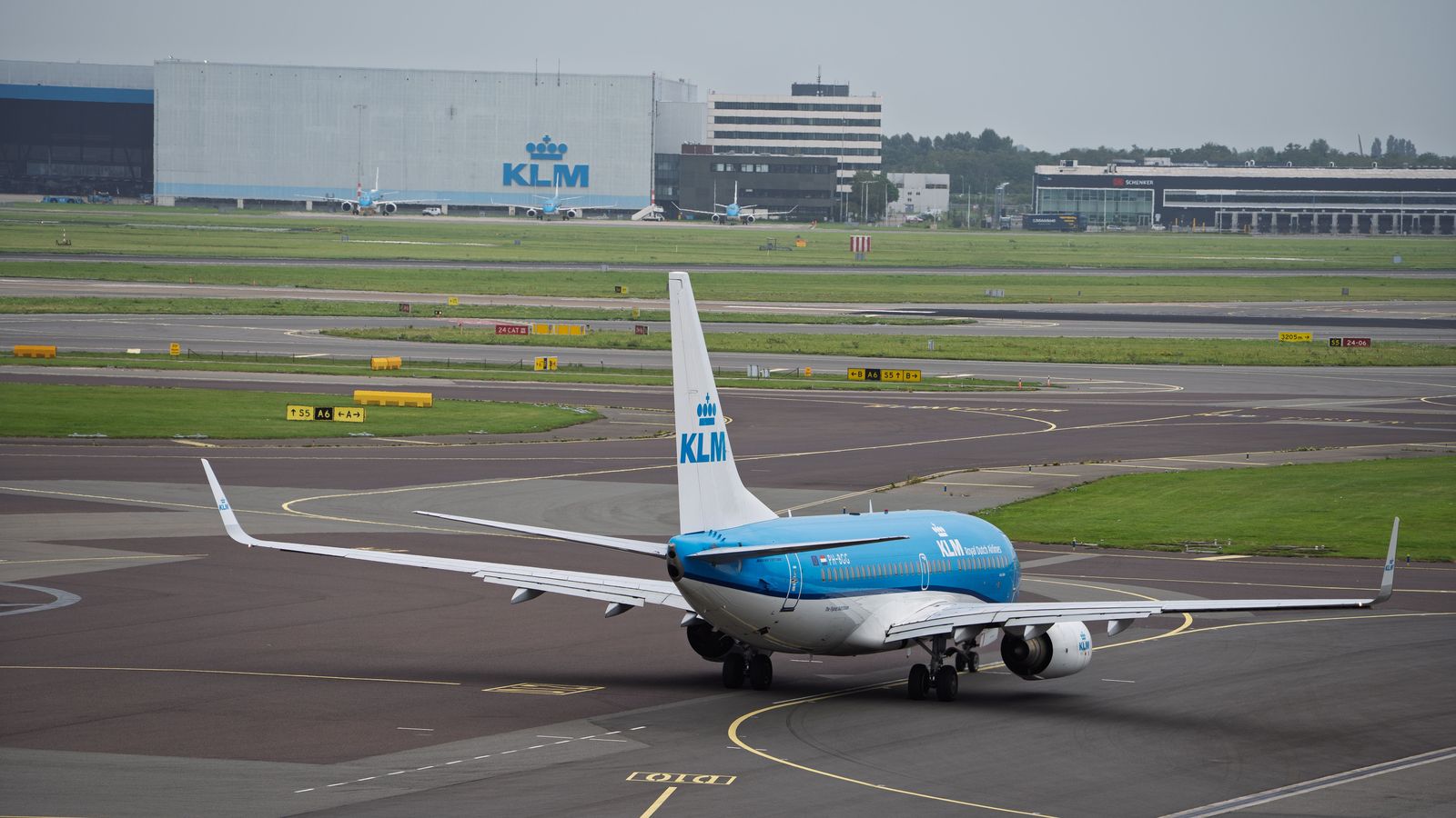 Schiphol Airport Transfer (AMS) | Amsterdam Chauffeur
