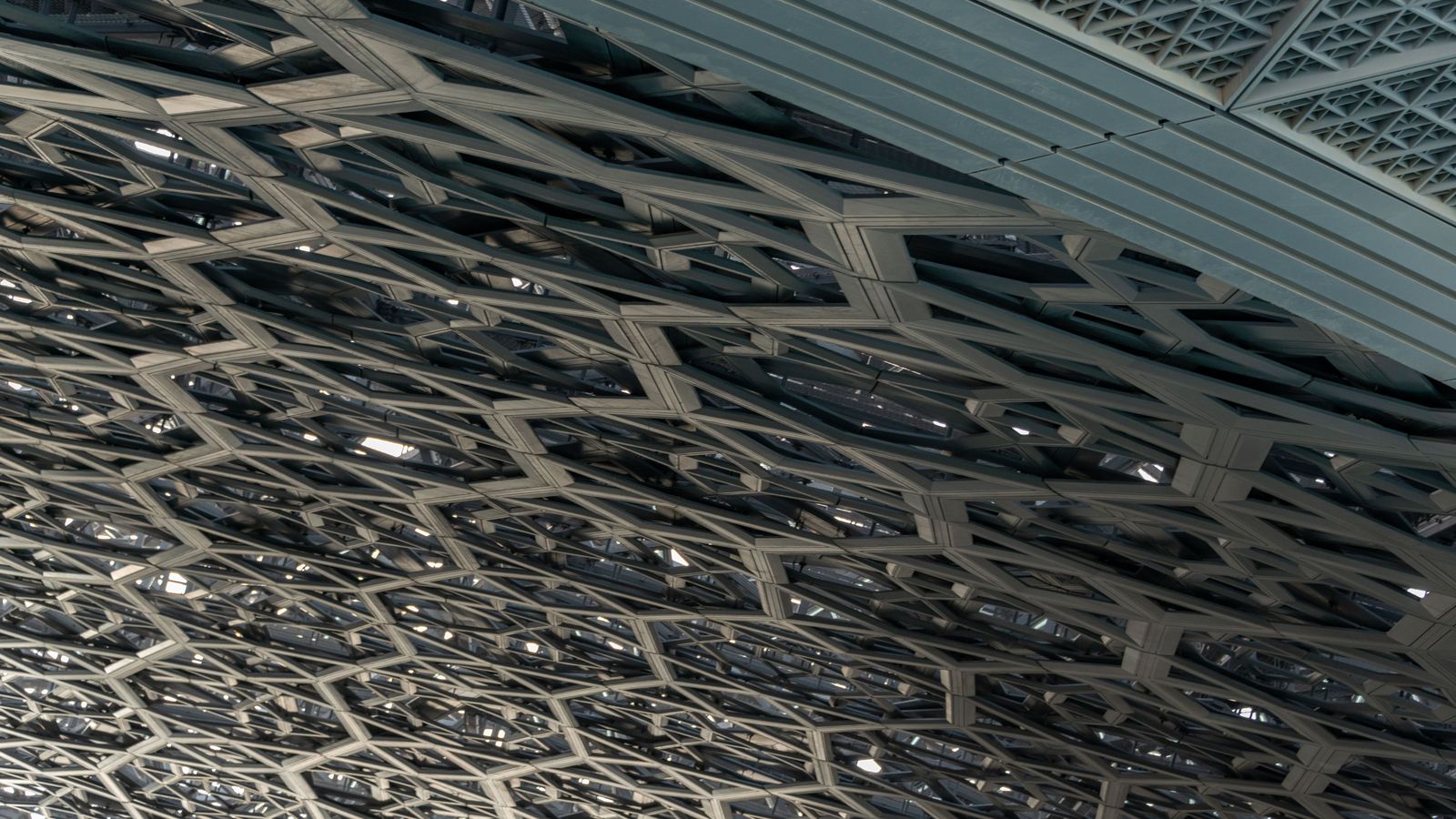 Abu Dhabi Airport Transfer | AUH Zayed Chauffeur Service