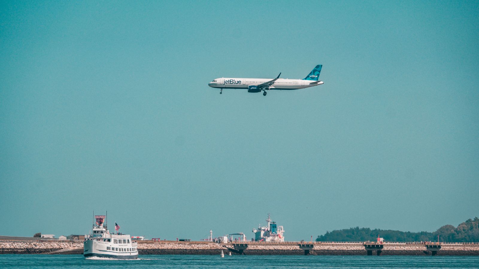 Boston Logan Car Service | BOS Chauffeur & Black Cars