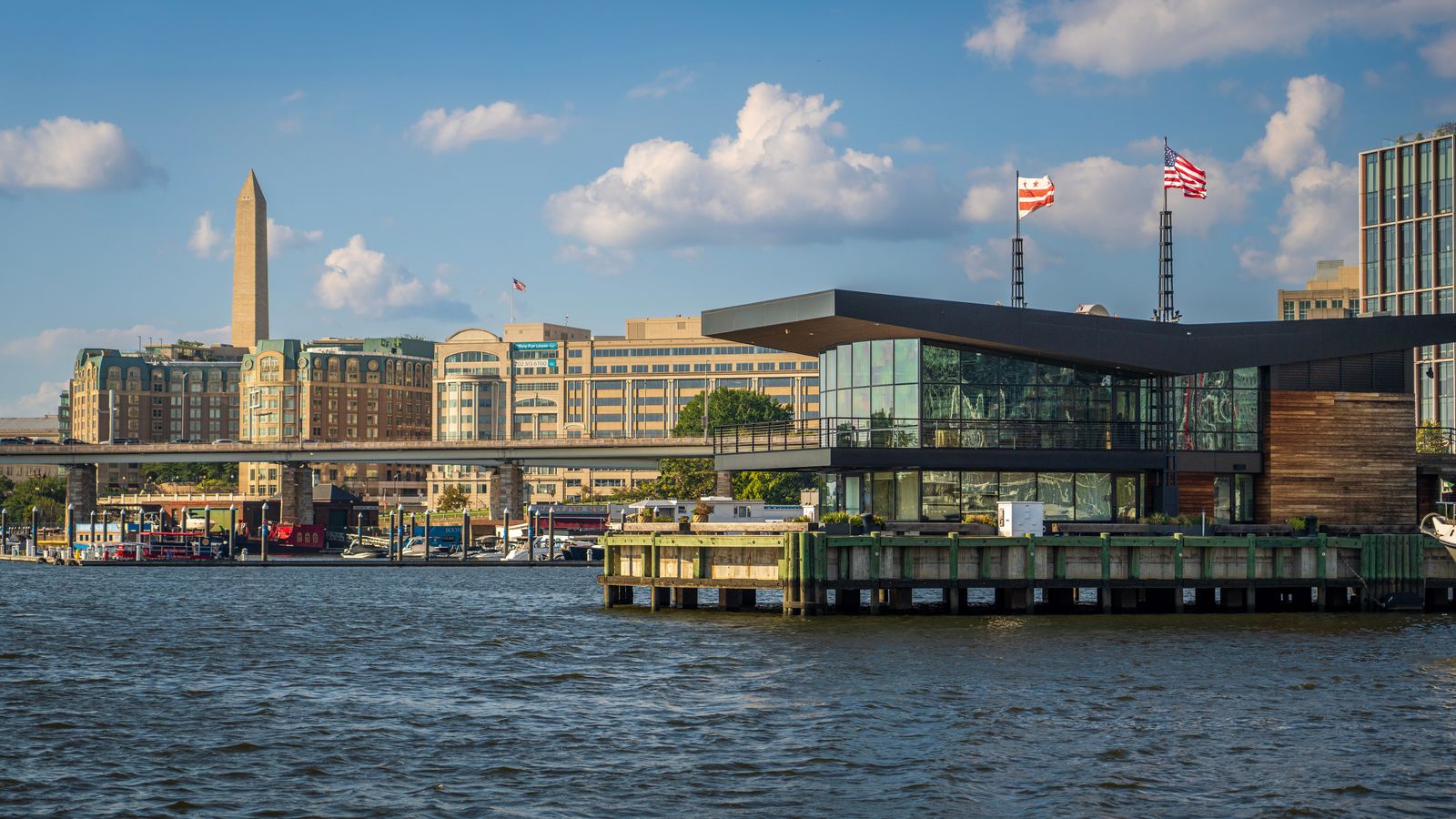Reagan National Car Service | DCA Chauffeur & Black Cars