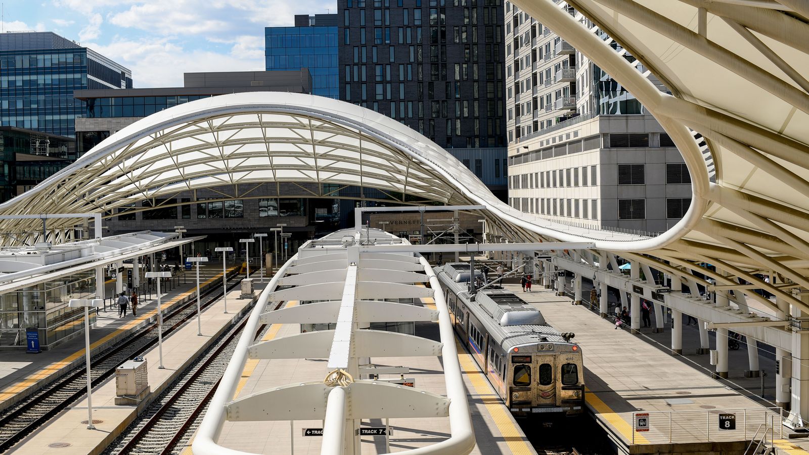 Denver Airport Car Service & Limo | DEN to Vail & Downtown