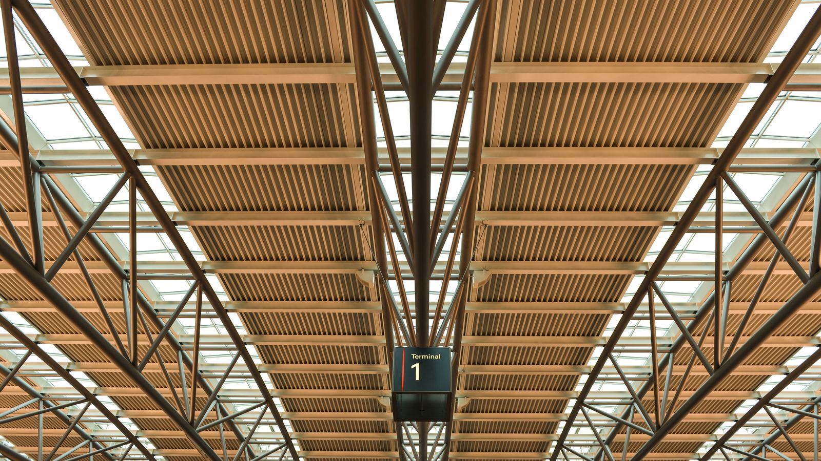 Hamburg Airport Transfers | HAM Chauffeur & Black Car