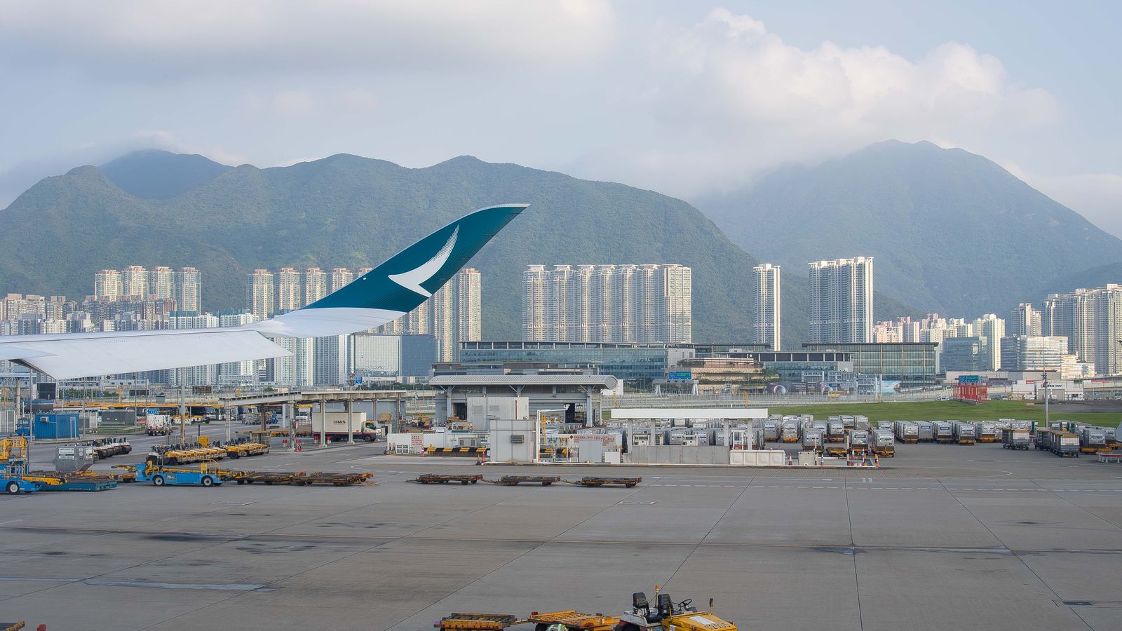 Hong Kong Airport Transfer | HKG Chauffeur & Limo Service
