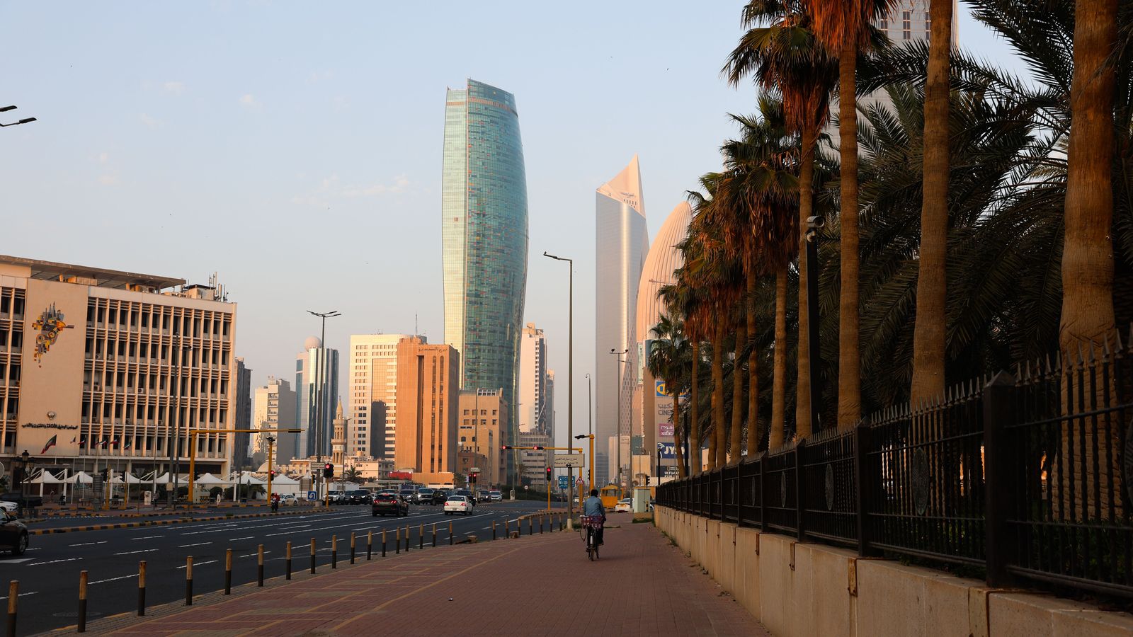 Kuwait airport transfer: chauffeur and limousine service at KWI