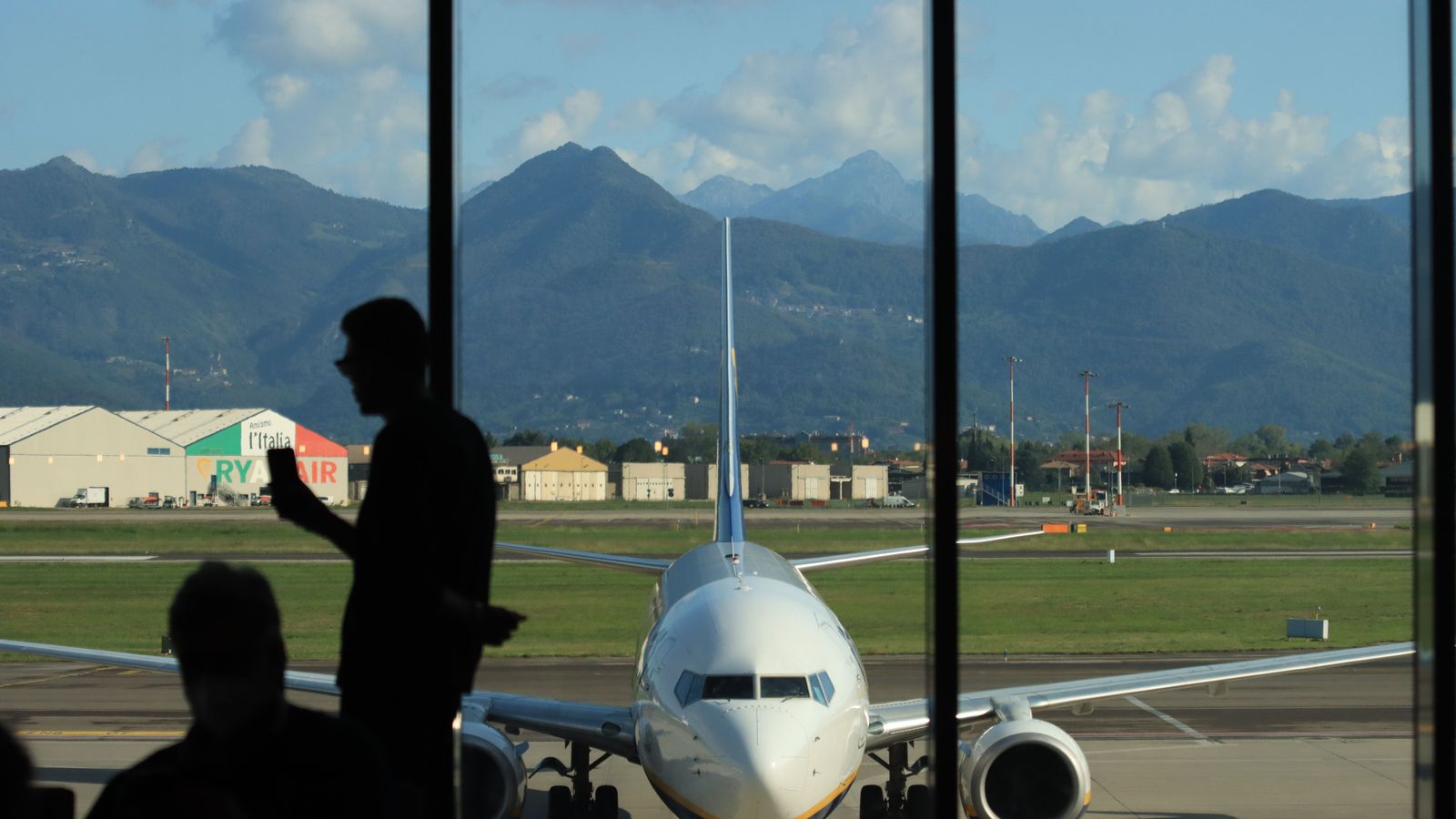 Milan Linate Chauffeur | LIN Car Service to Milan