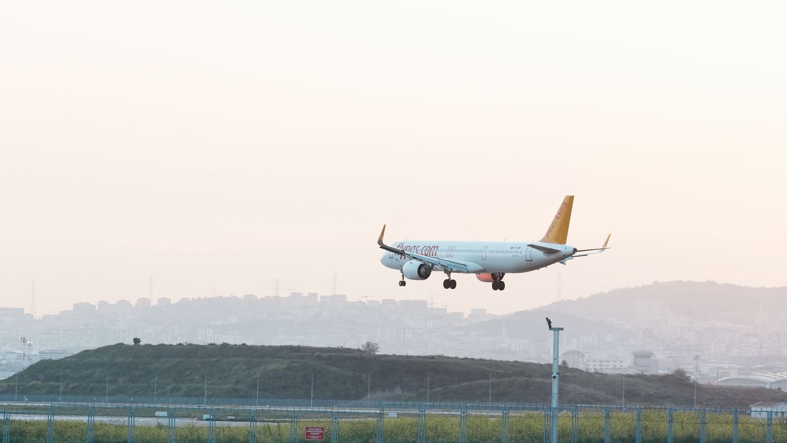 Lisbon Airport Transfers | LIS Chauffeur & Black Car