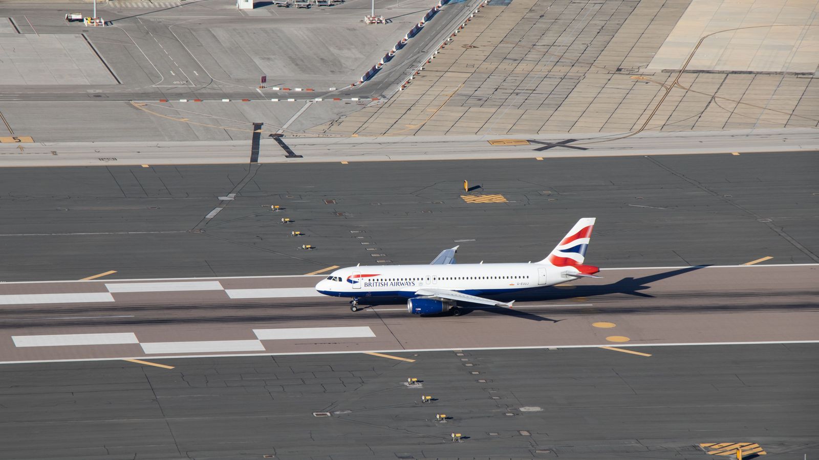 Luton Airport Chauffeur | LTN Car Service to London