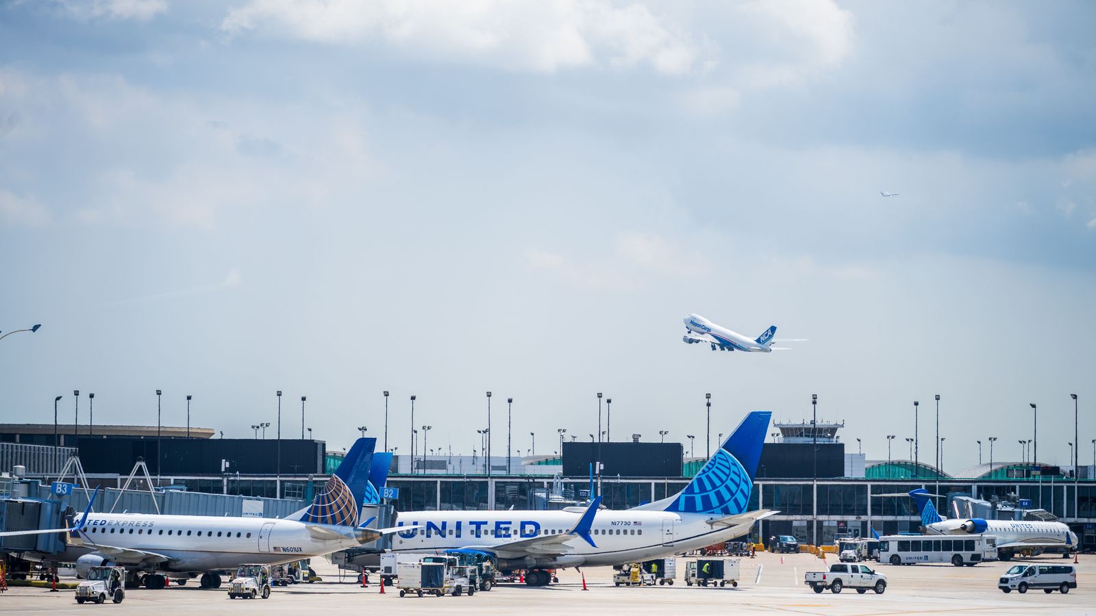 Chicago Midway Car Service | MDW Chauffeur & Black Cars