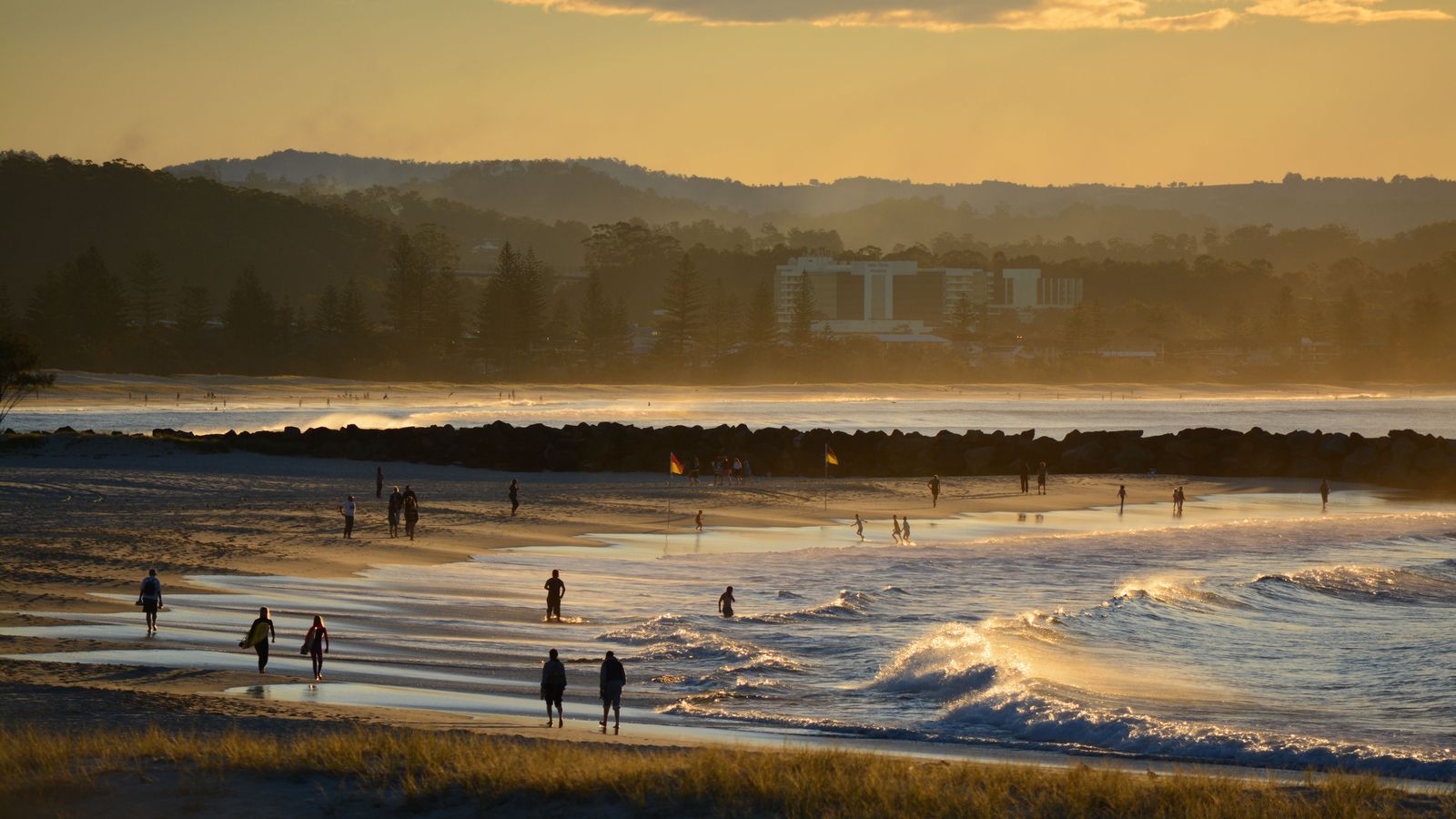 Gold Coast Airport Transfer | OOL Chauffeur & Private Car