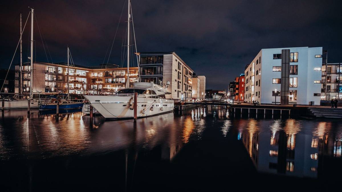 Chauffeur Service Aberdeen | ABZ, Heliport & Energy Cars