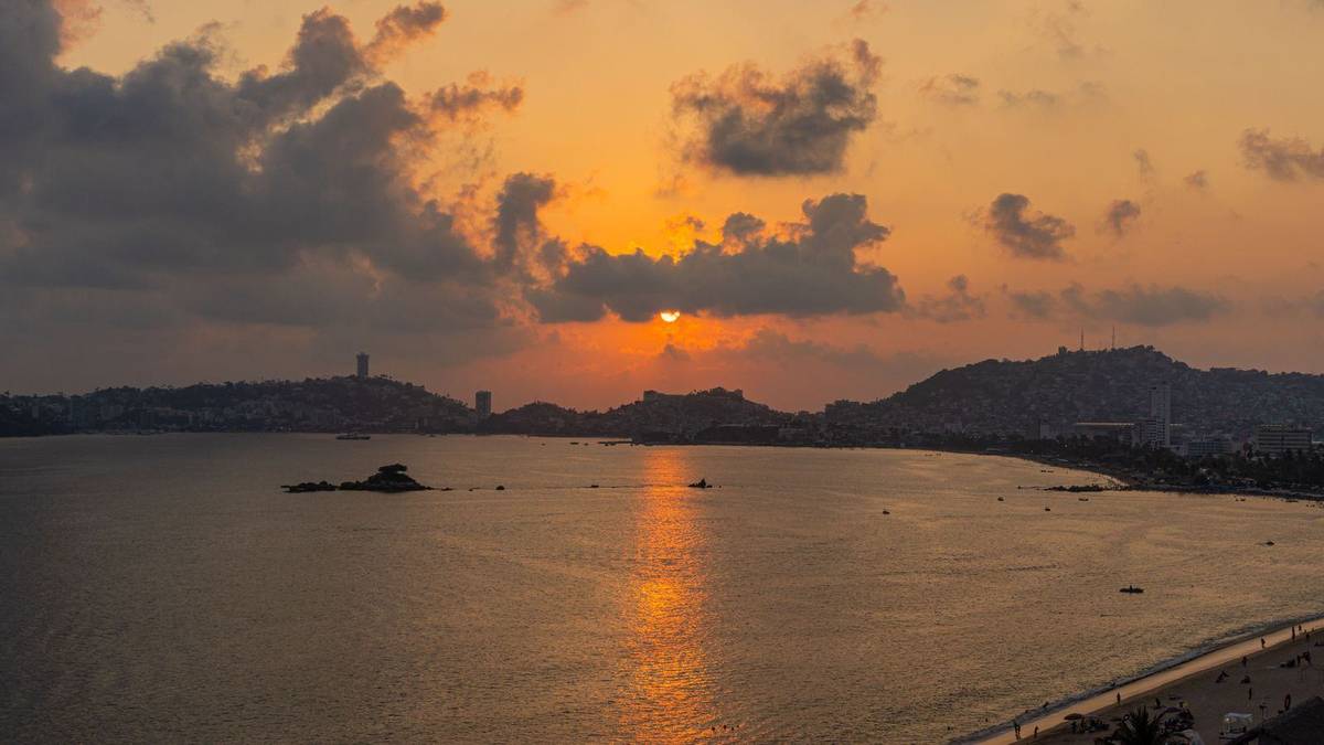 Chauffeur service in Acapulco: ACA airport transfers, cruise terminal pickups and Mexico City runs