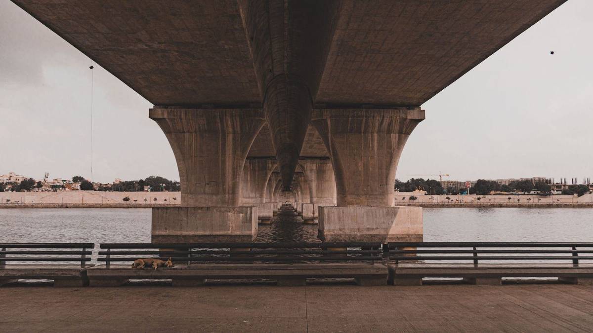 Chauffeur service in Ahmedabad: AMD airport transfers, GIFT City and Gandhinagar cars