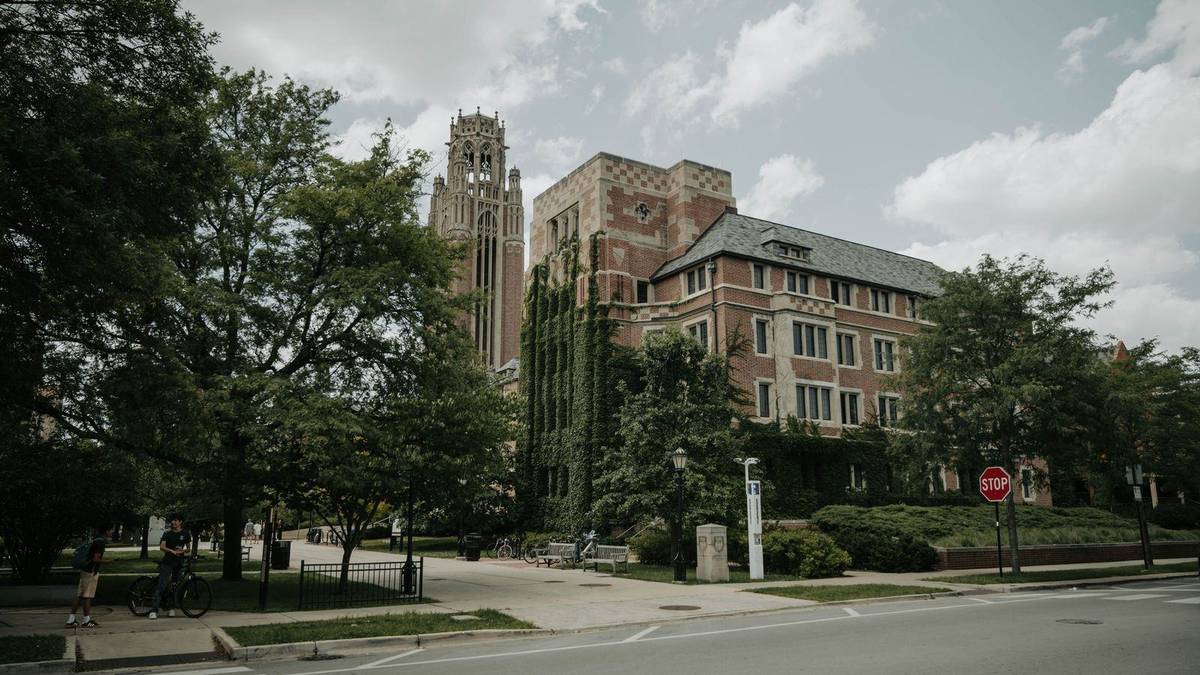 Chauffeur service in Ann Arbor: DTW airport transfers and University of Michigan travel