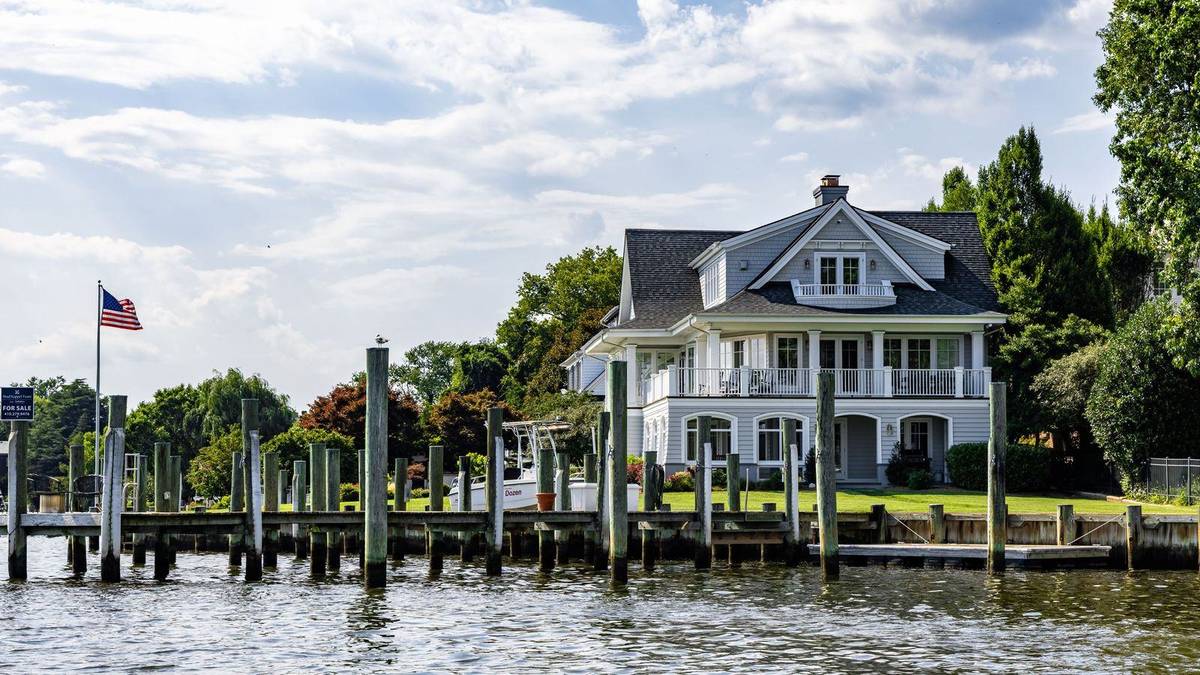 Chauffeur service in Annapolis: BWI and DCA airport transfers, Naval Academy and boat show cars
