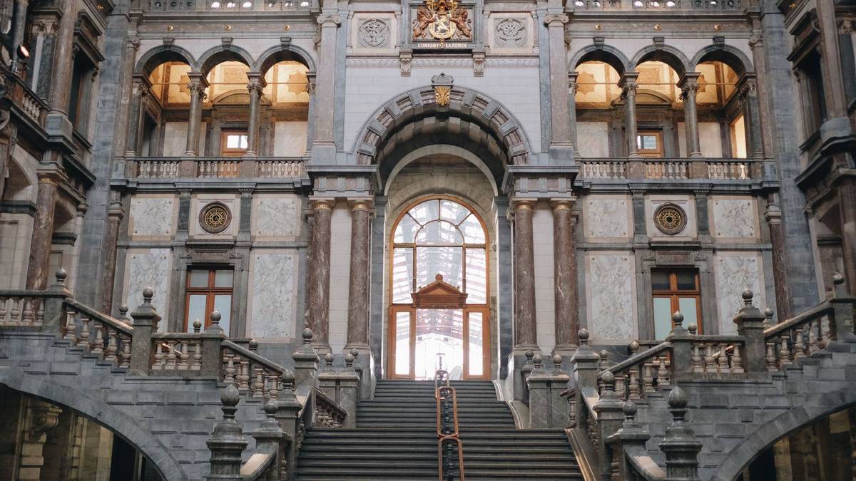 Chauffeur Service Antwerp | Brussels Airport & Port Cars