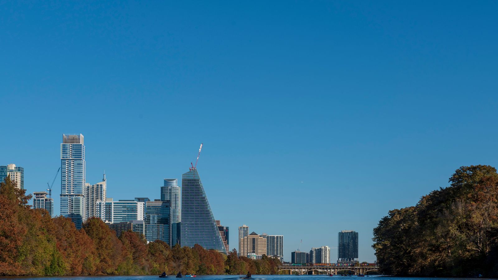 Chauffeur service in Austin: AUS airport cars, black cars and event transport