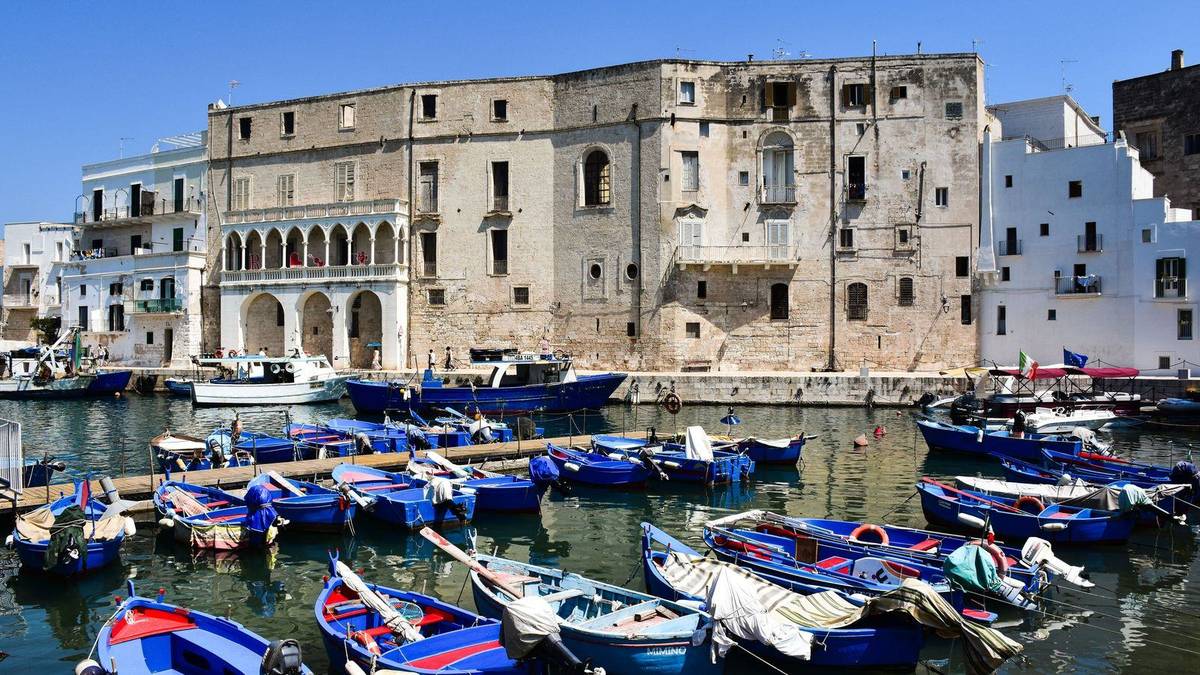 Chauffeur service in Bari: airport, cruise port and Puglia transfers