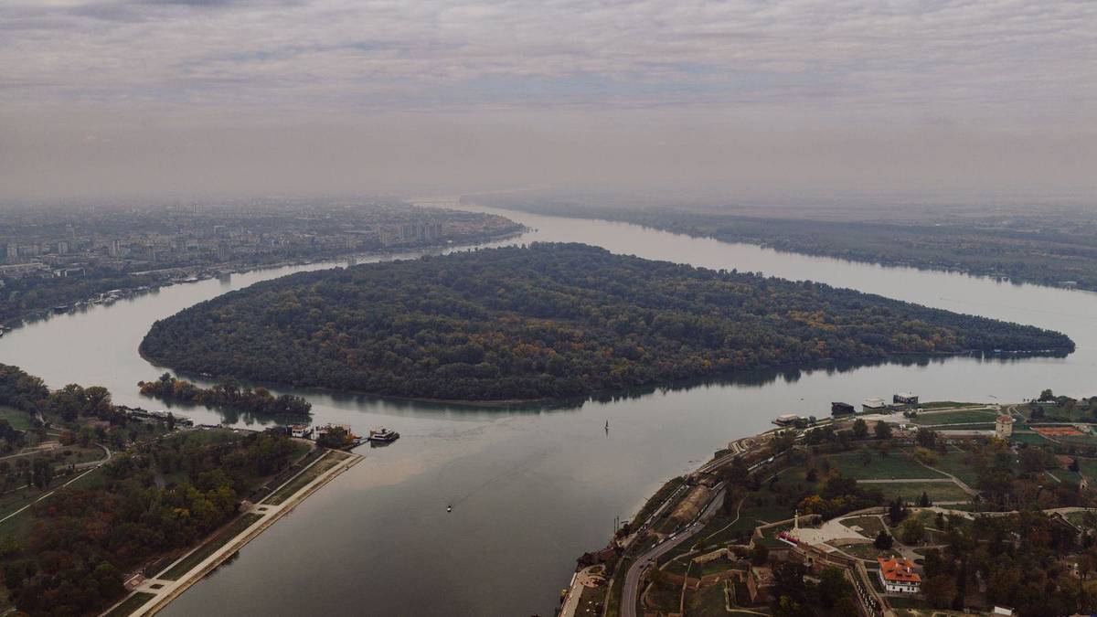 Chauffeur service in Belgrade: Nikola Tesla airport transfers, black cars and cross-border drives