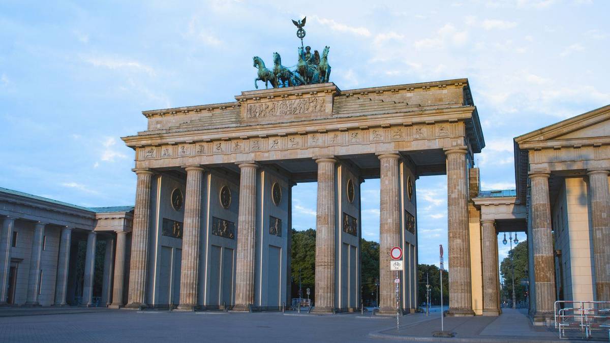 Chauffeur Service Berlin | BER Transfers & Black Cars