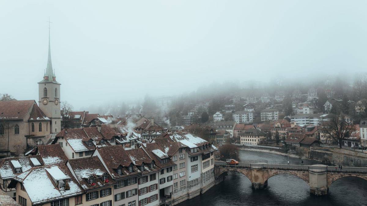 Chauffeur service in Bern: airport transfers from Zurich and Geneva, embassy and government travel