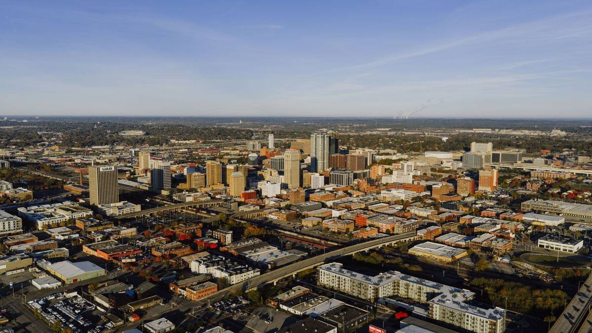 Chauffeur service in Birmingham, Alabama: BHM airport transfers and black car travel