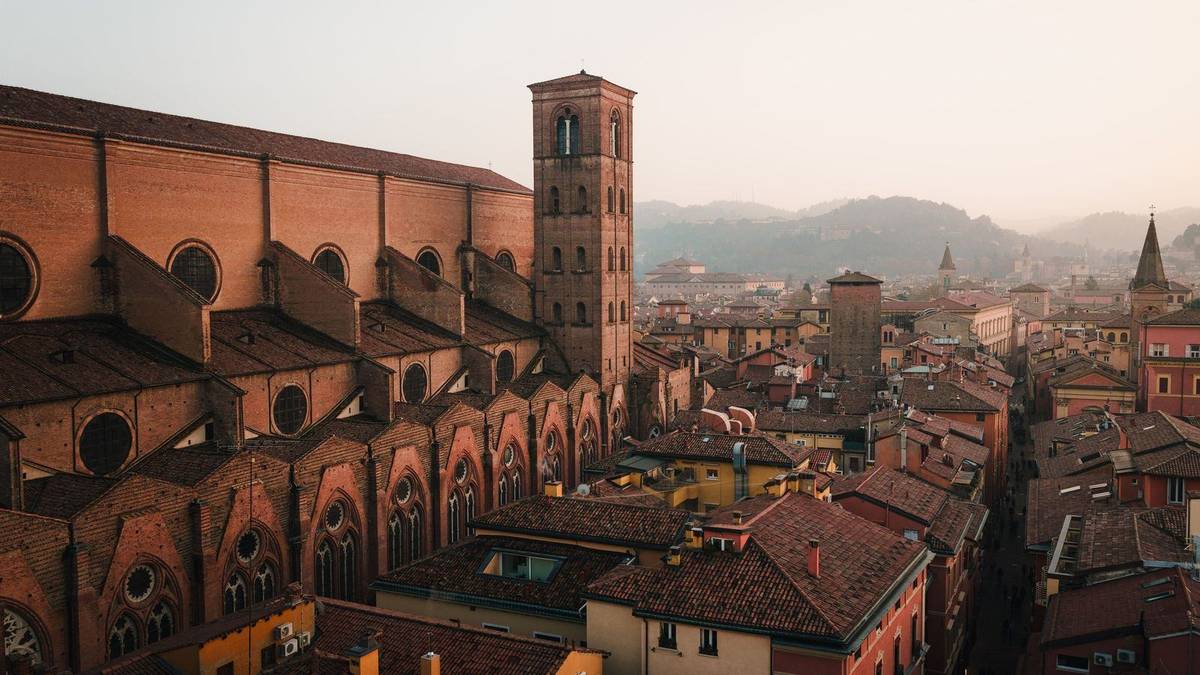 Chauffeur Service Bologna | BLQ Airport & Motor Valley Cars