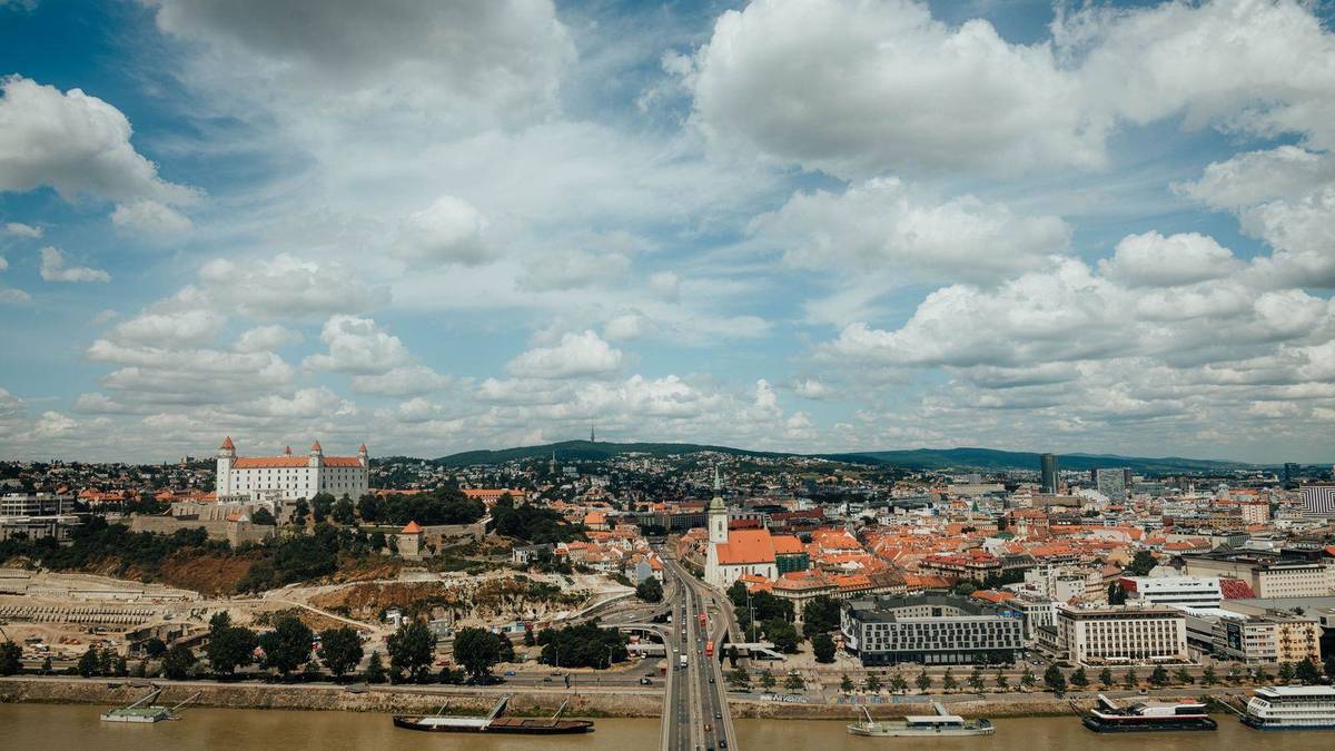 Chauffeur Service Bratislava | BTS & Vienna Airport Cars
