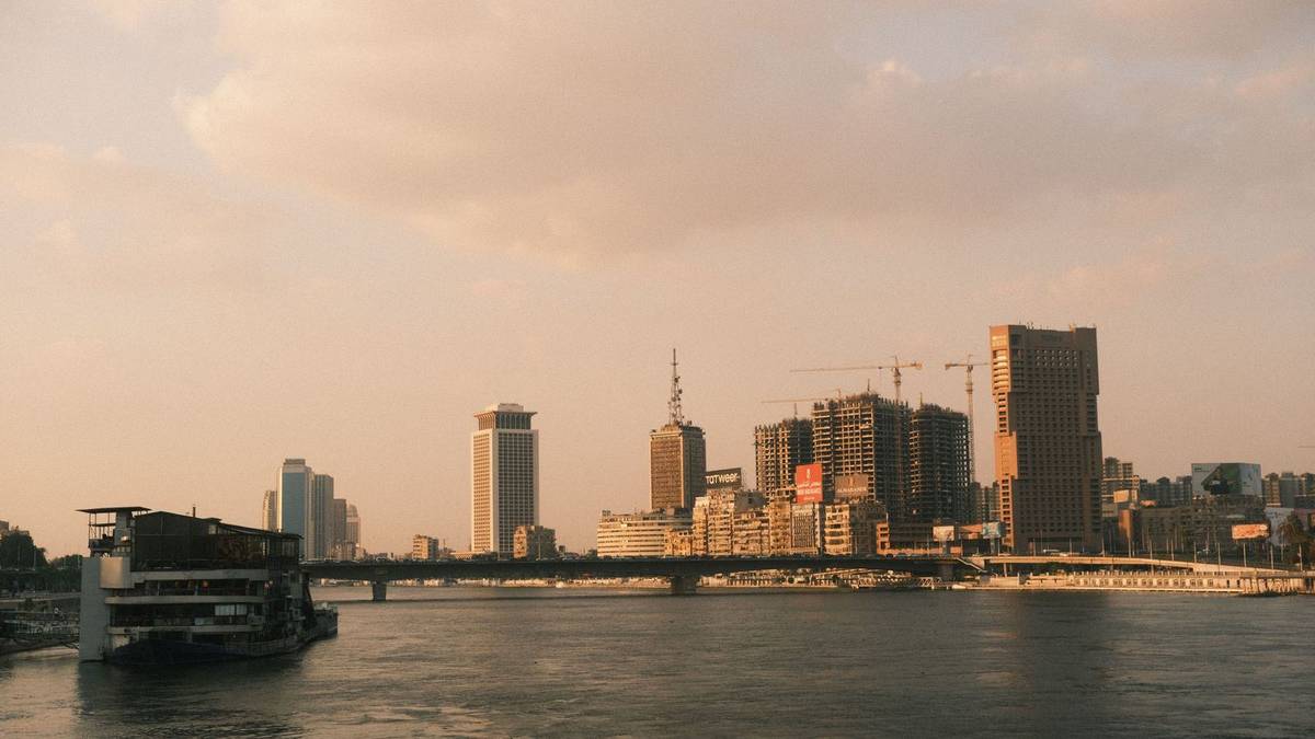 Chauffeur service in Cairo: airport transfers, Giza and New Capital cars