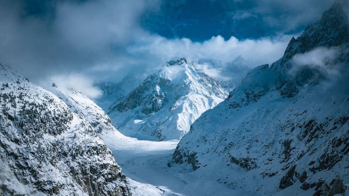 Chauffeur service in Chamonix: Geneva airport transfers and mountain cars