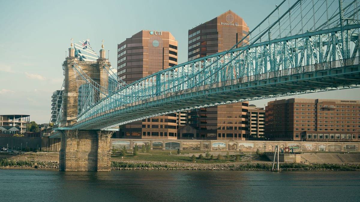 Chauffeur service in Cincinnati: CVG airport transfers, executive cars and event travel
