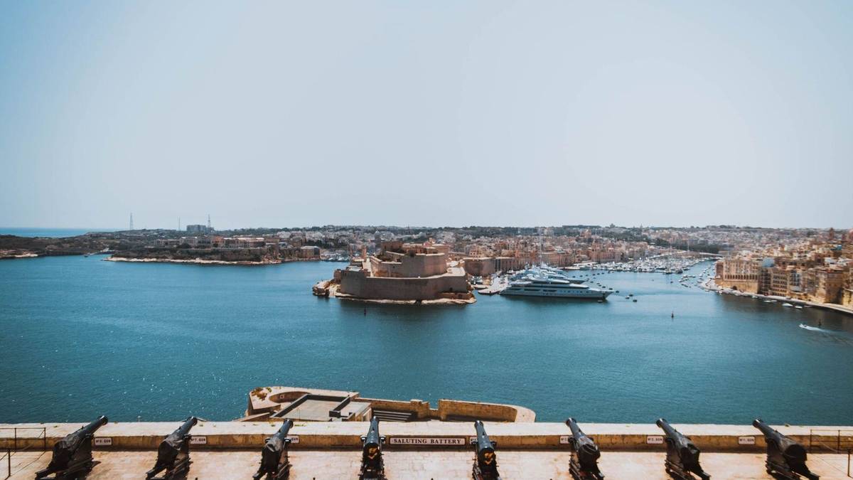 Chauffeur service in Civitavecchia: cruise port transfers to Rome and Fiumicino