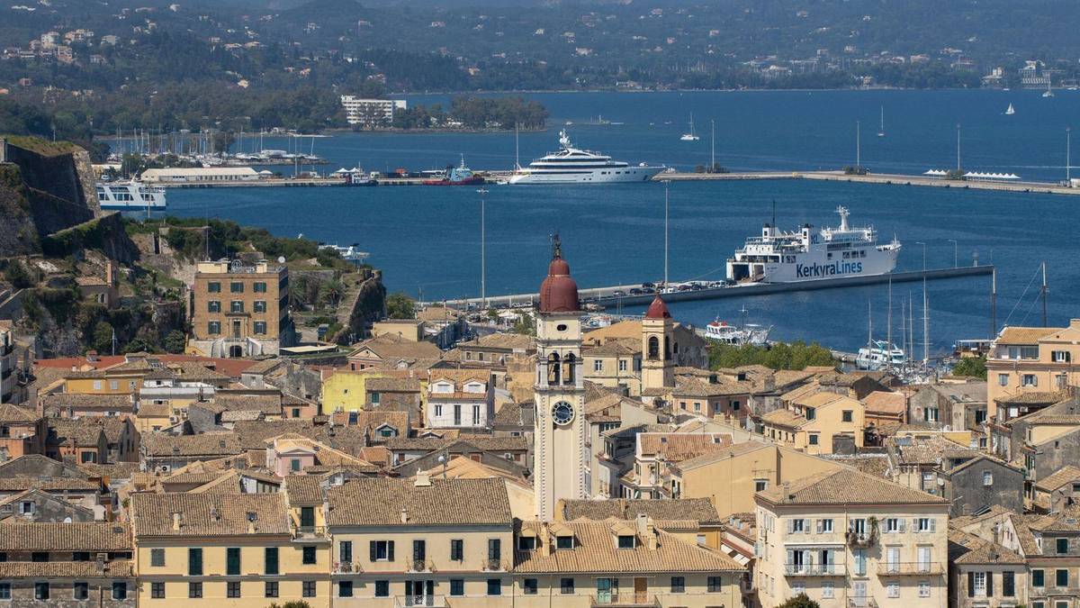 Chauffeur service in Corfu: airport transfers, cruise port pickups and villa cars
