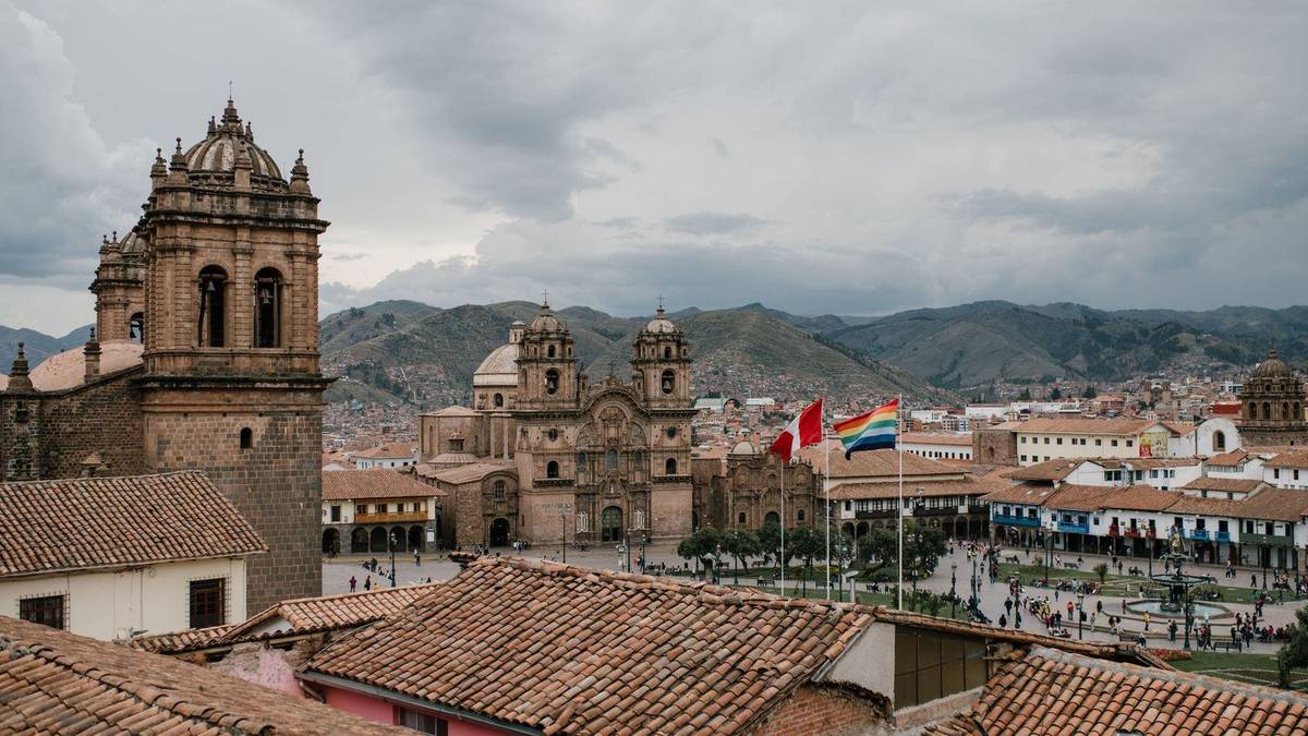 Chauffeur service in Cusco: airport transfers, Sacred Valley cars and Machu Picchu train links