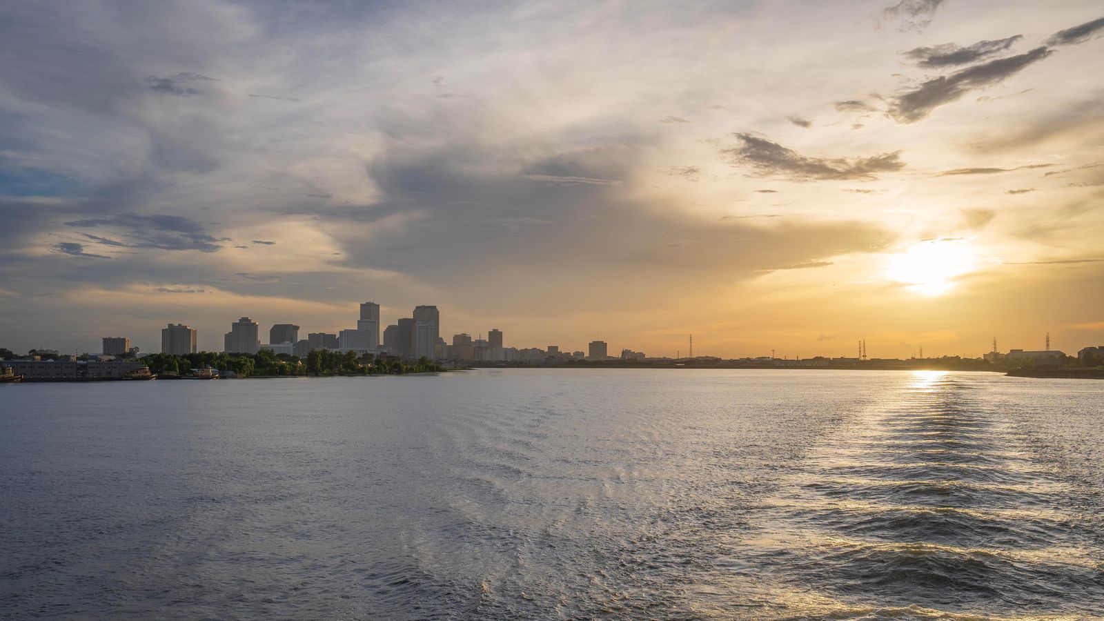 Limo & Chauffeur Service Detroit | DTW Airport & Windsor