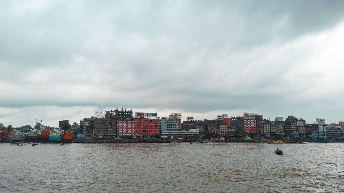 Chauffeur service in Dhaka: Shahjalal airport transfers and business cars