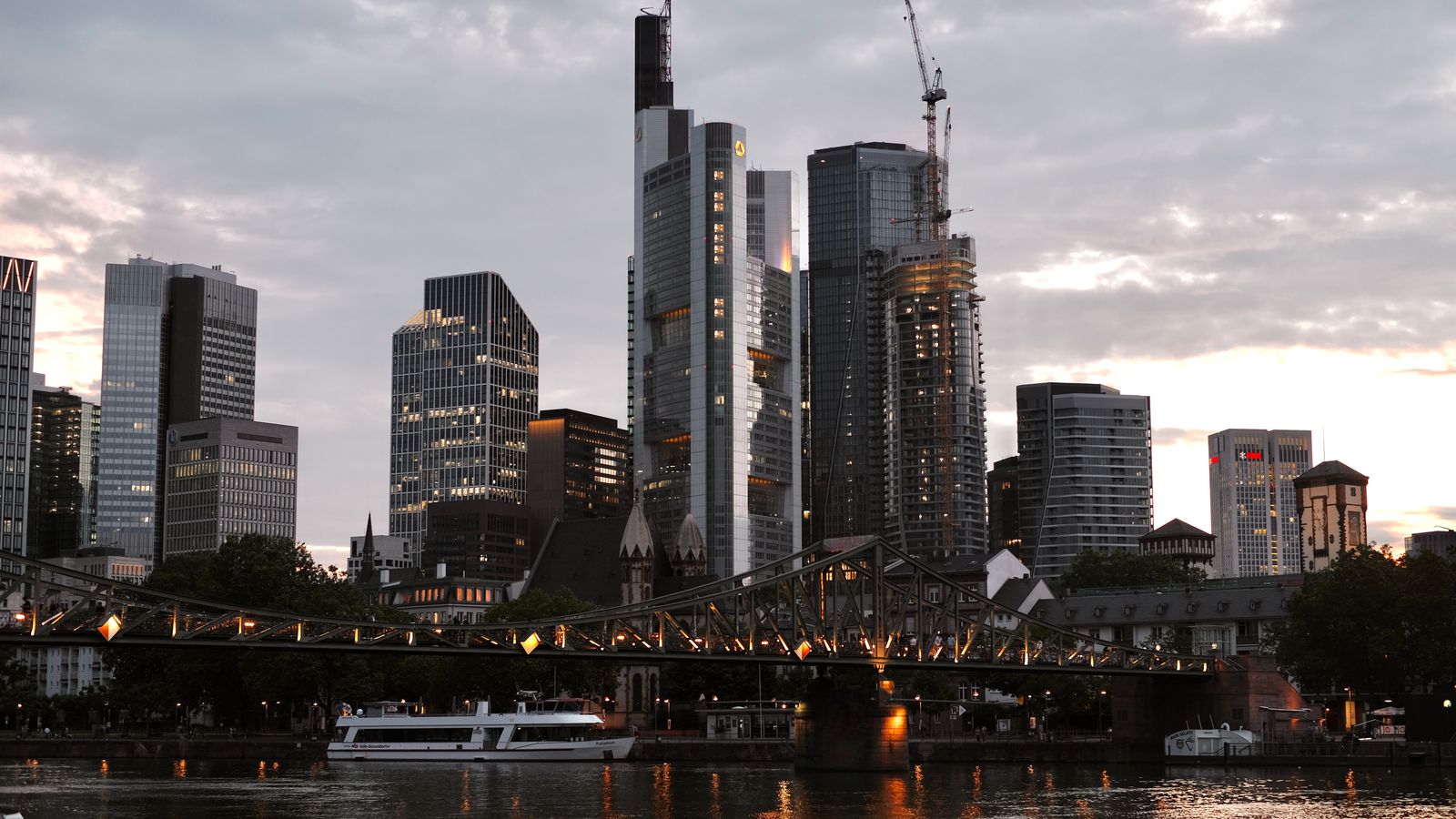 Chauffeur Service Frankfurt | FRA Airport & Messe Transfers