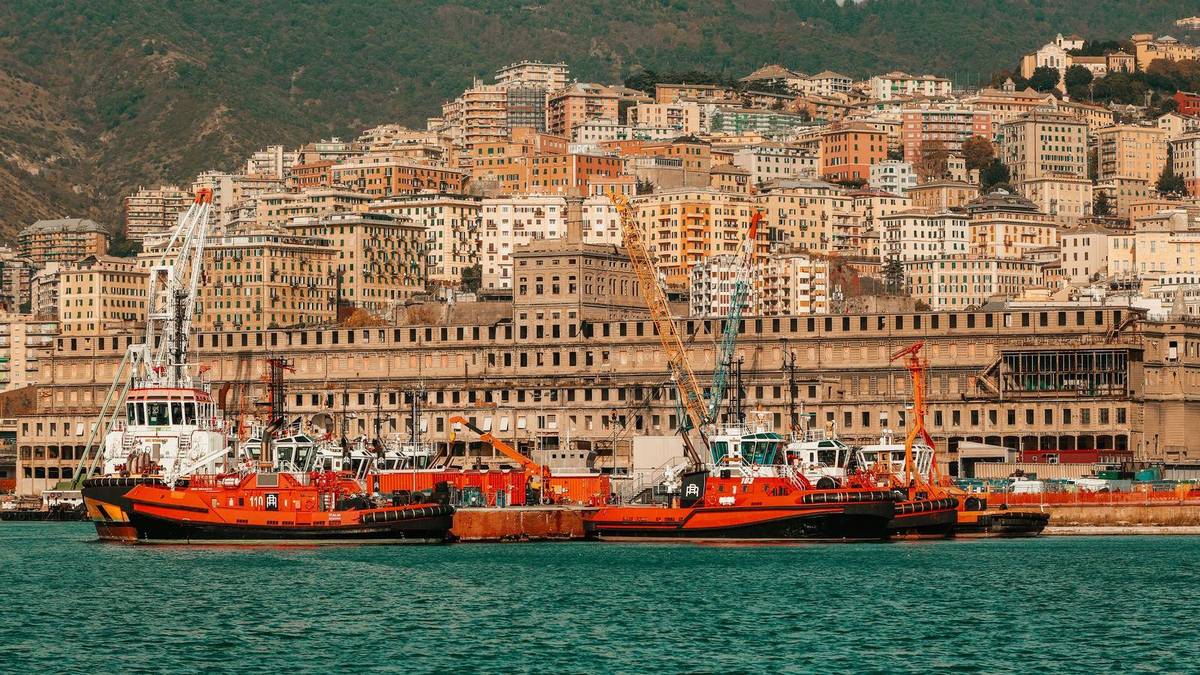 Chauffeur service in Genoa: airport, cruise terminal and Riviera transfers