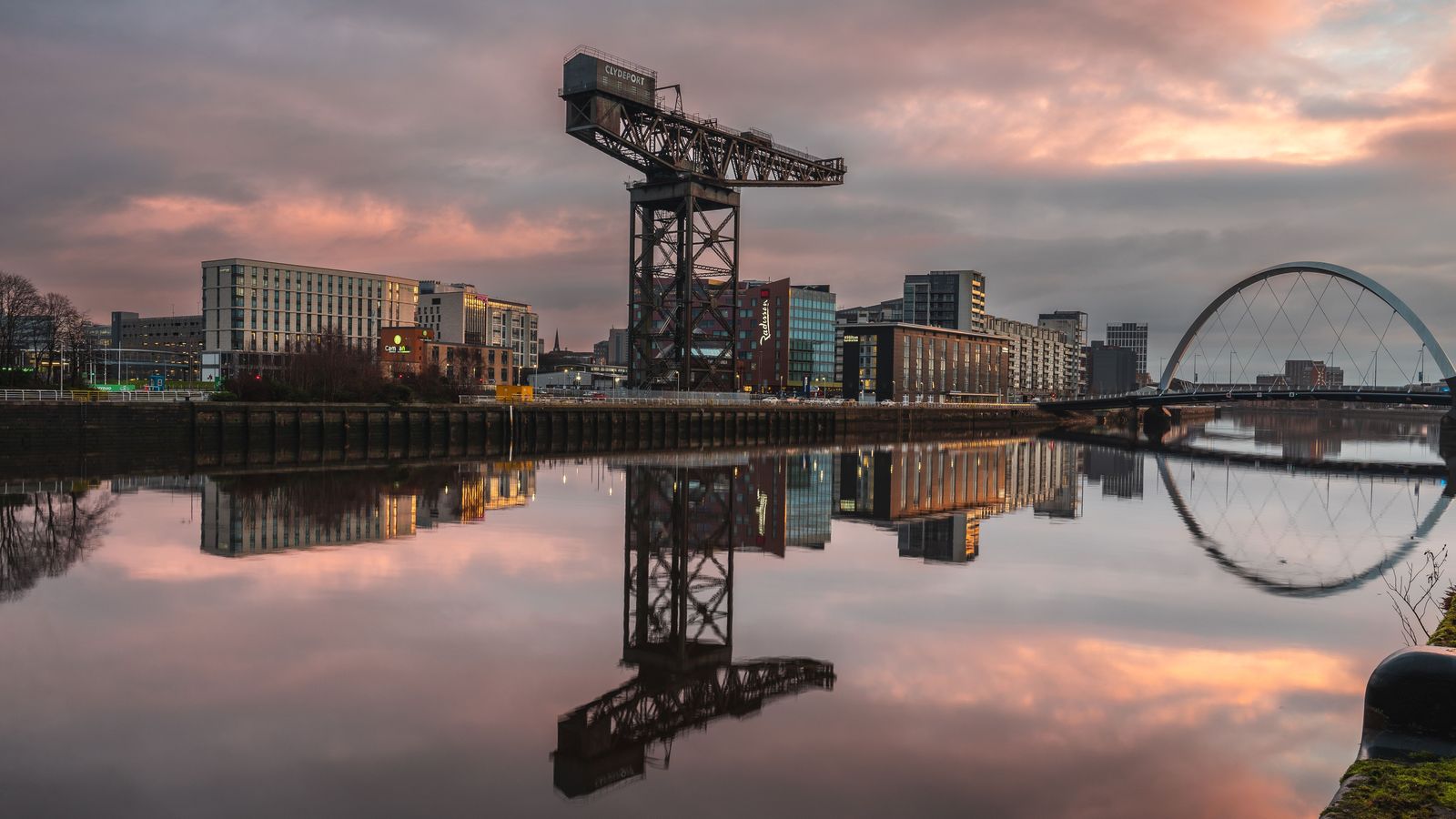 Chauffeur Service Glasgow | GLA & Prestwick Transfers