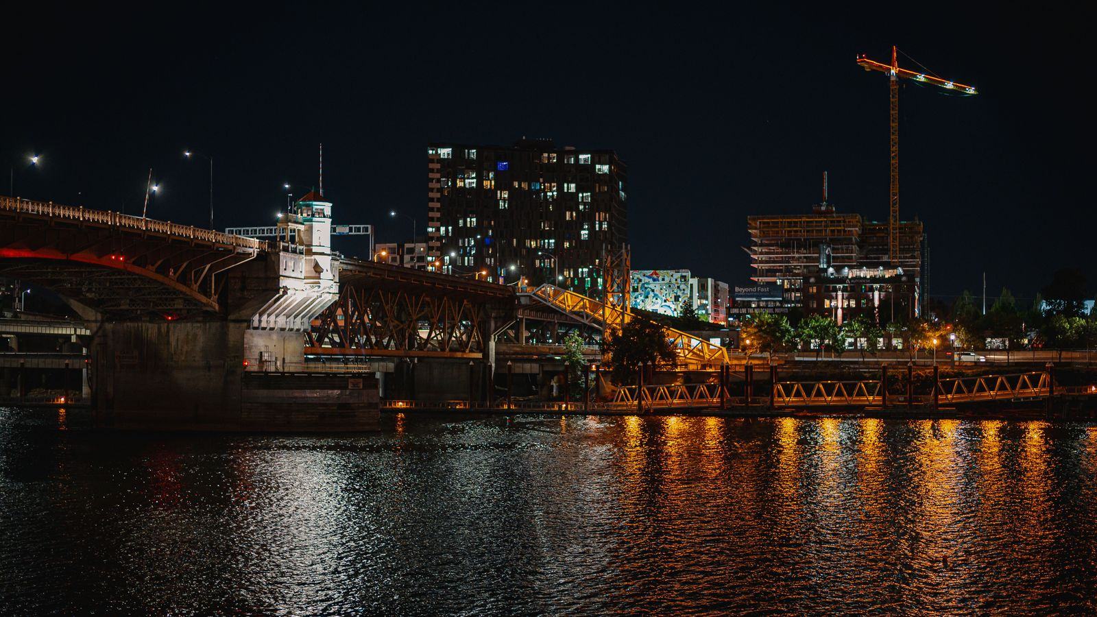 Chauffeur service in Grand Rapids: GRR airport transfers, black cars and lakeshore trips