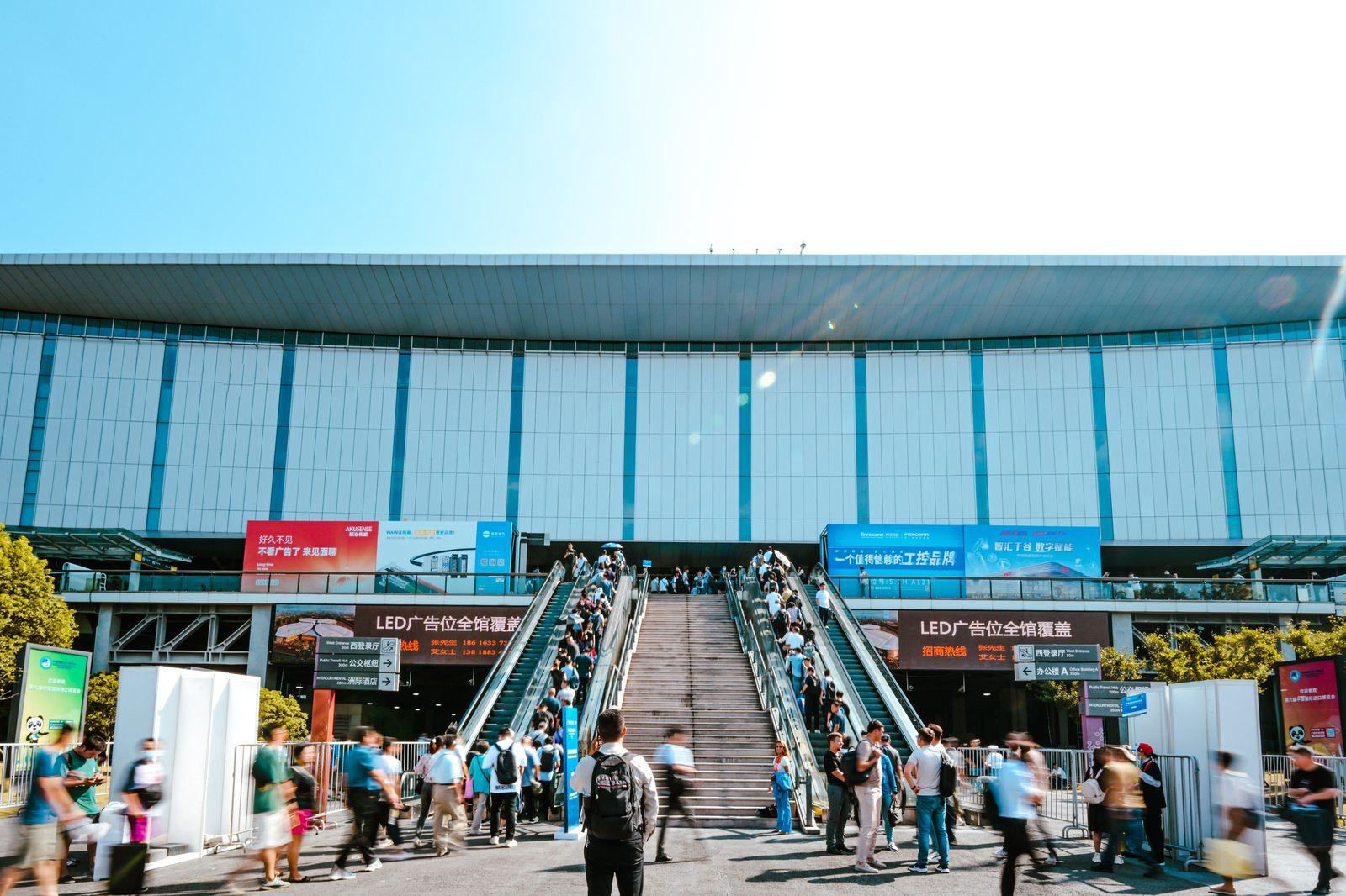 Trade fair visitors walking through an exhibition hall