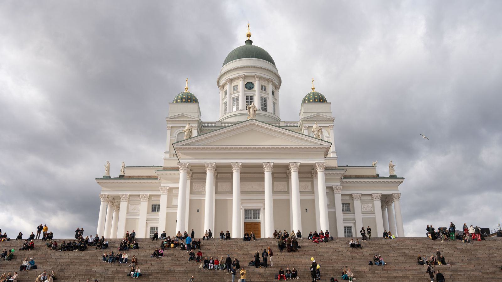 Chauffeur service in Helsinki: Helsinki-Vantaa transfers, ferry terminals and executive cars