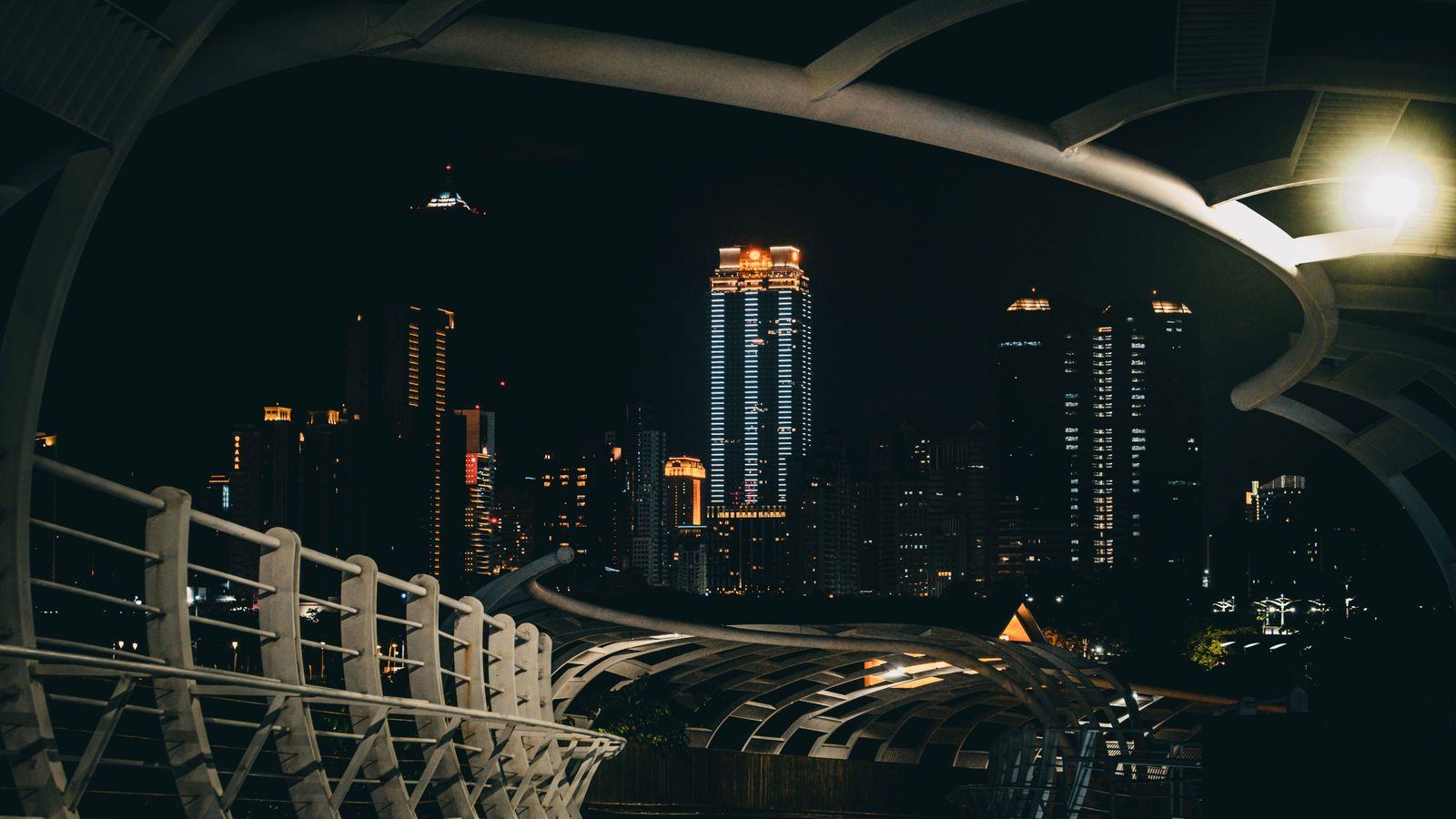 Chauffeur service in Kaohsiung: KHH airport, cruise terminal and HSR transfers