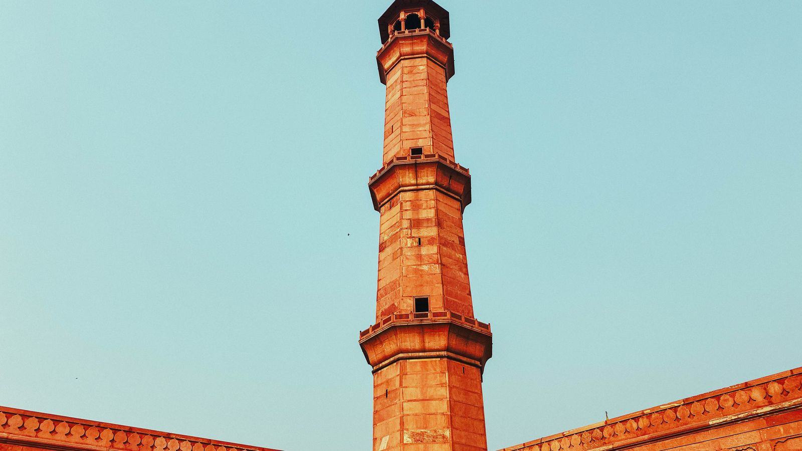 Chauffeur Service Lahore | Allama Iqbal Airport & Car Hire
