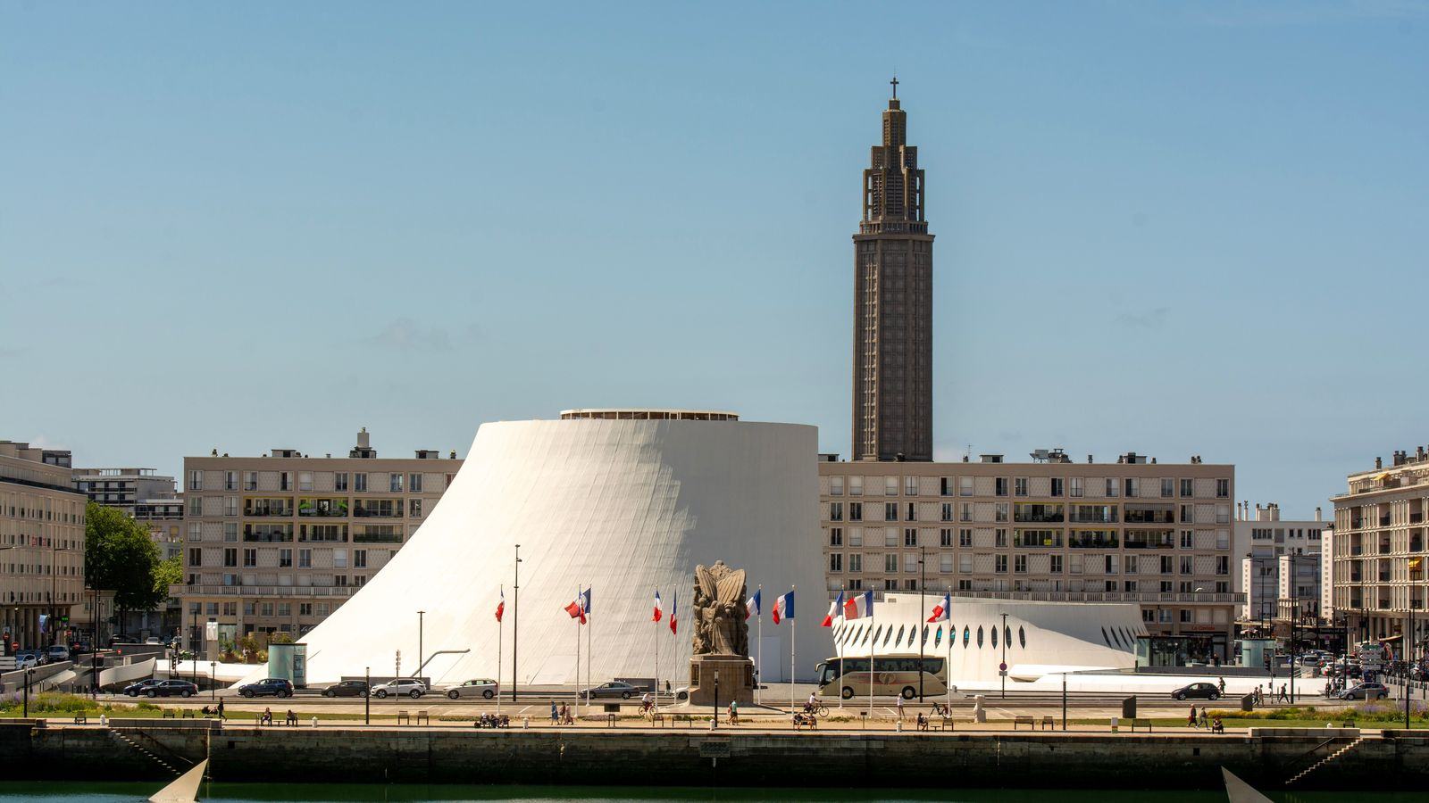 Chauffeur service in Le Havre: cruise port transfers to Paris and Normandy