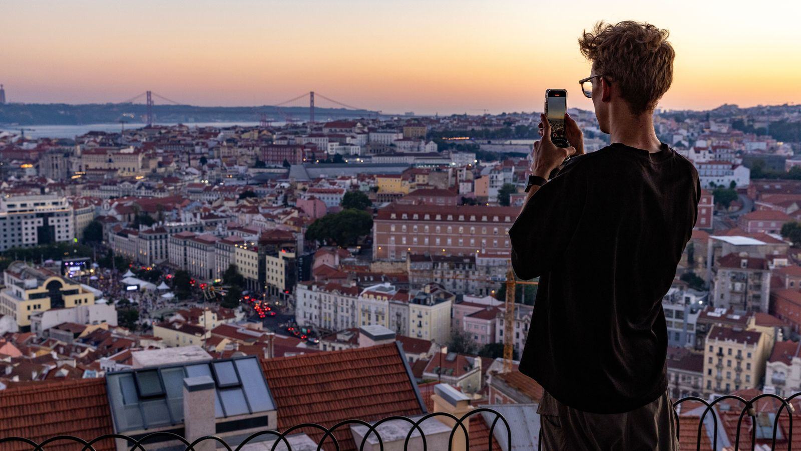 Chauffeur service in Lisbon: LIS airport transfers, cruise pickups and private drivers