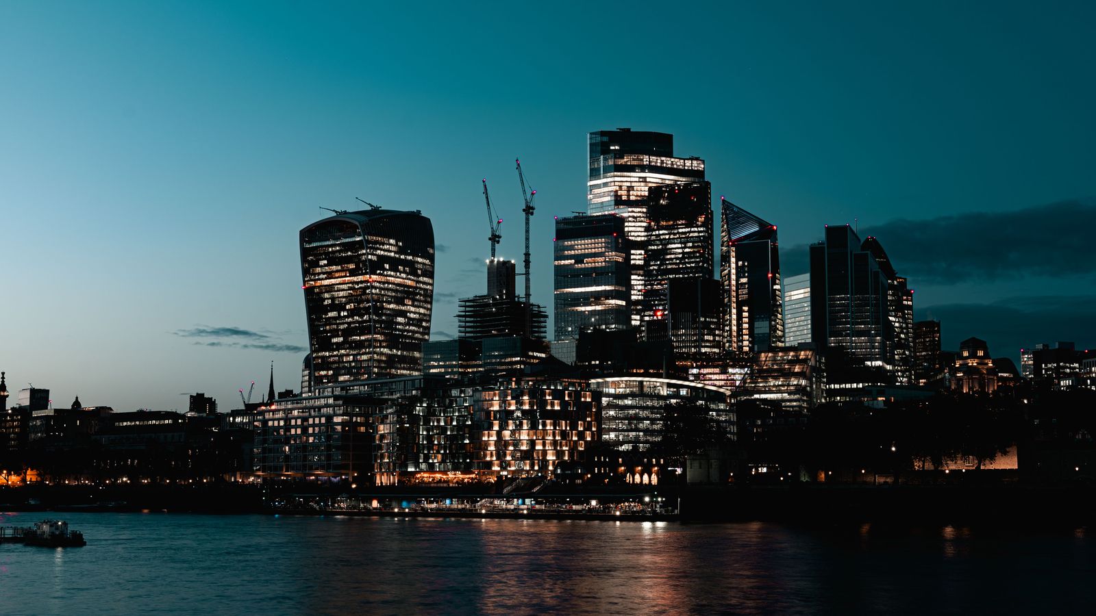Chauffeur Service London | Heathrow, Gatwick & City Cars