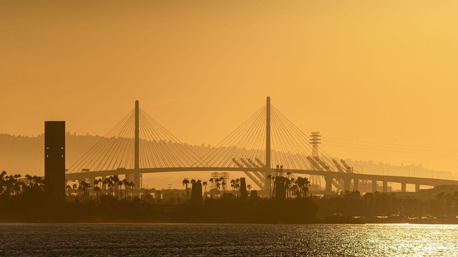 Limo service in Long Beach: LGB airport, cruise terminal and chauffeured cars