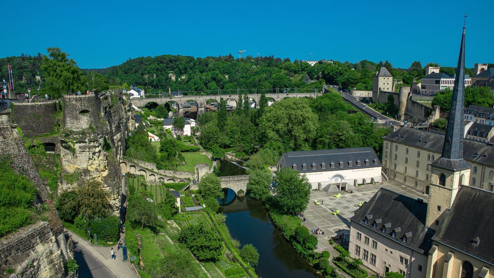 Chauffeur Service Luxembourg | Findel & Kirchberg Cars