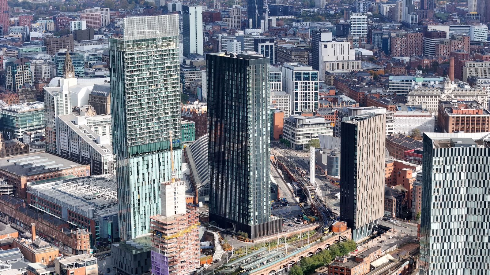 Chauffeur Service Manchester | Airport Transfers & Cars