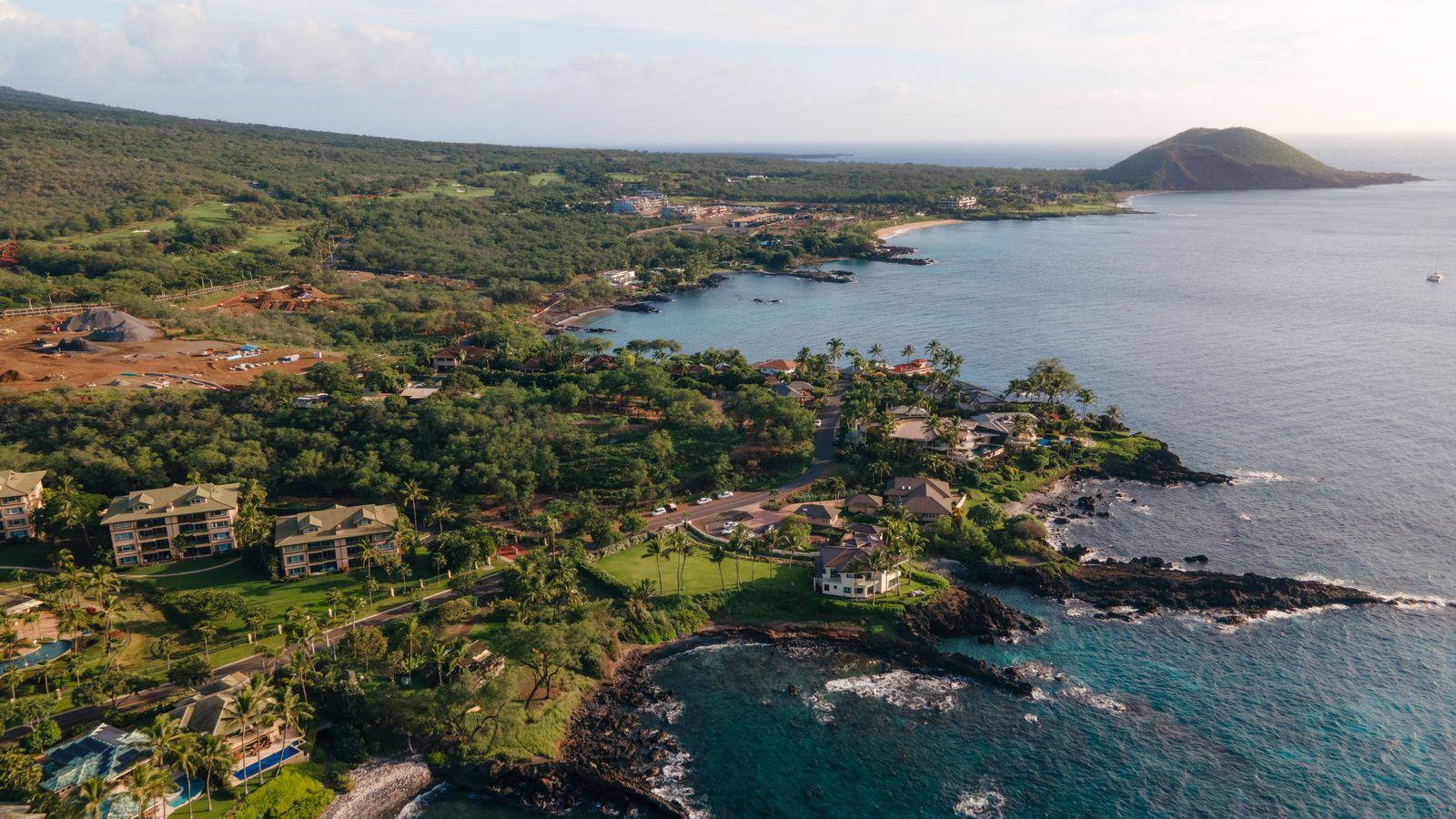 Chauffeur Service Maui | Kahului OGG Transfers to Wailea